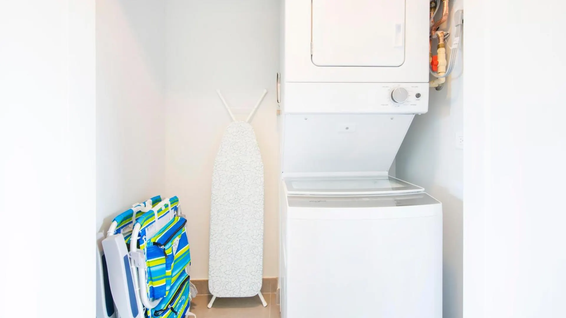 度假居 Summertime Suites #49 West Bay